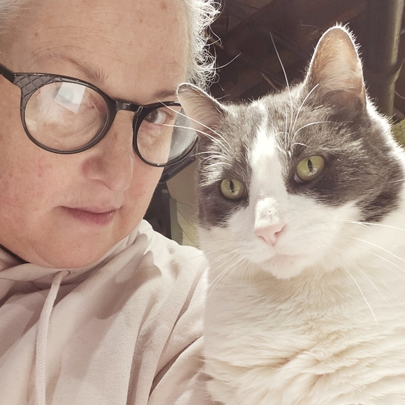 Meet your Posher, Andrea - Picture 4 of 4